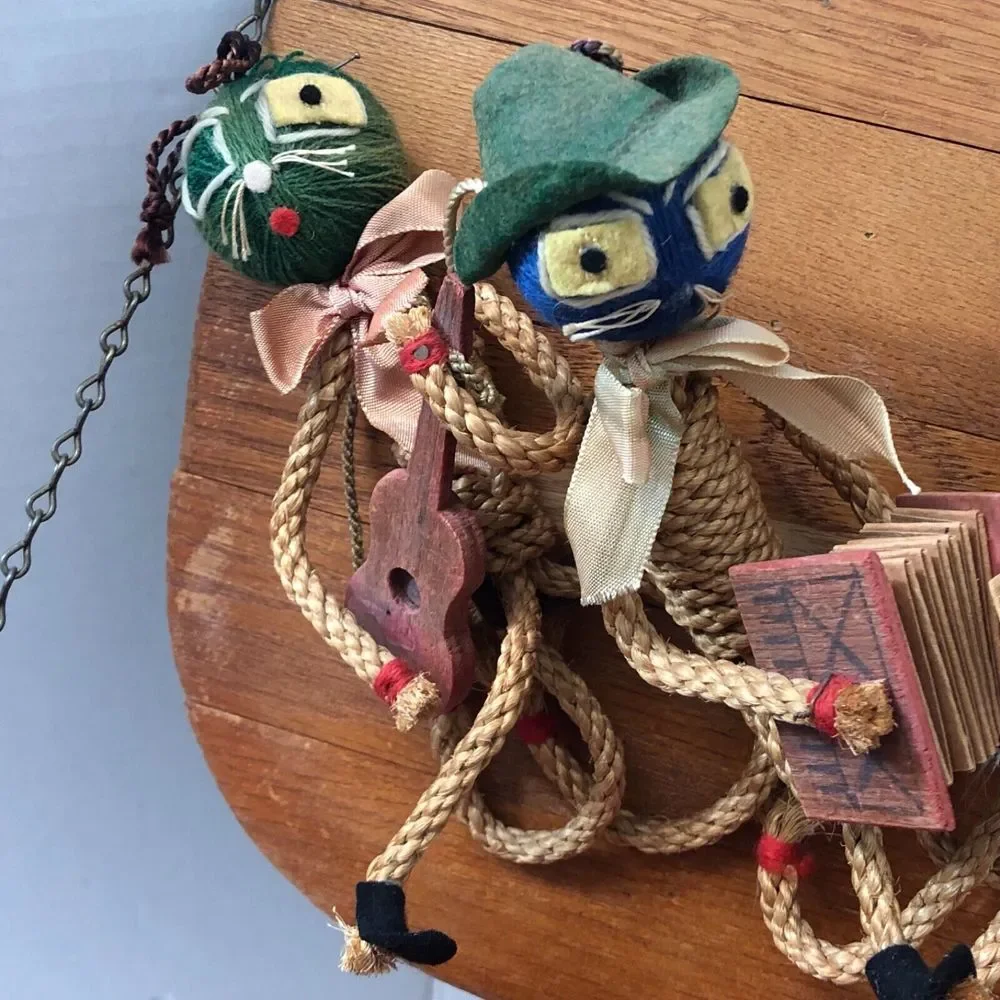1940's Wov-N-Wood Jerywil Basket with Handmade‎ Cats Meow Musical Band Vintage
